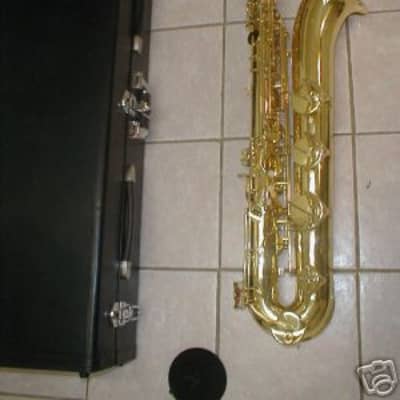 Baritone saxophone with case and mouthpiece,  Gold image 2