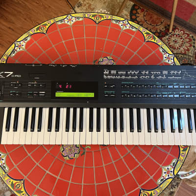 Yamaha DX7II-D Vintage Digital Synthesizer w/ ROM & RAM cartridges