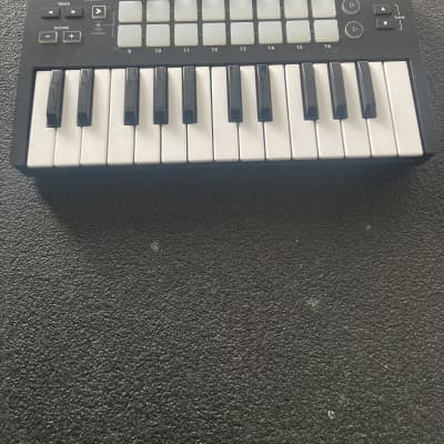 Novation Launch-key Mini MKIII MIDI Keyboard Controller- Black