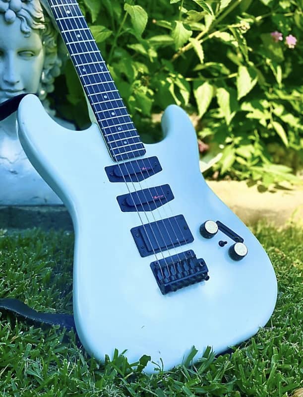 Morris Hurricane Susie 80s White Vintage Japan Rare