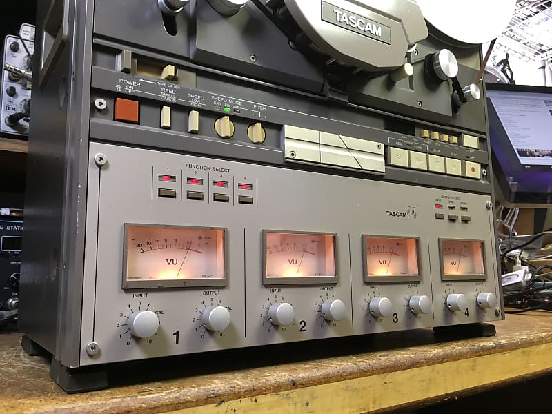 TASCAM 44OB 4 Track Pro Reel Tape Recorder & RC90 Remote