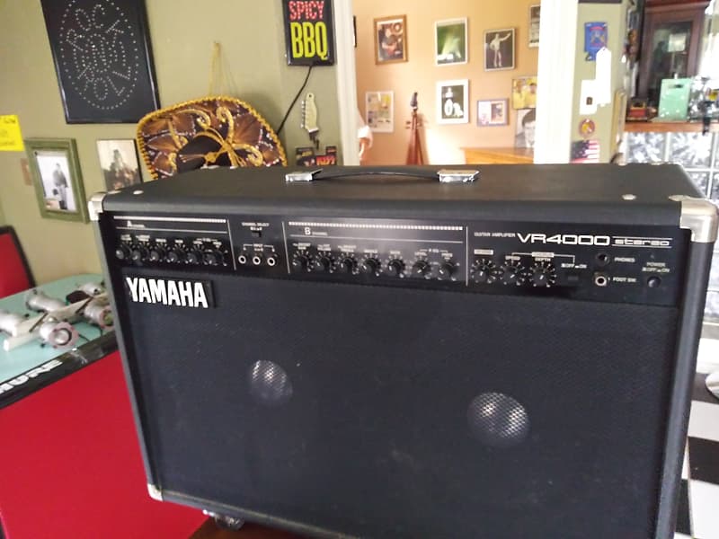 Yamaha VR4000 50-Watt 2x10 Guitar Amplifier