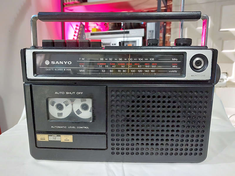 Sanyo M2404N BoomBox  			