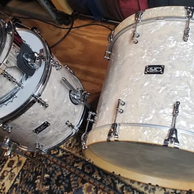 SJC Custom 3pc Drum Set - Aged White Marine Pearl / Maple Shells image 16