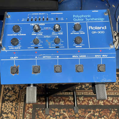Roland GR300 Guitar Synthesizer