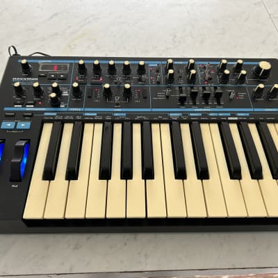 Novation Bass Station II 25-Key Monophonic Synthesizer 2013 - Present - Black