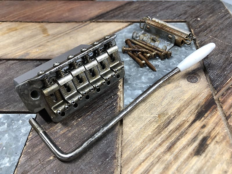 Real Life Relics Fender® Aged Stratocaster® Tremolo Bridge Reverb