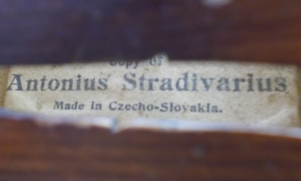 Stradivarius violin store made in czechoslovakia