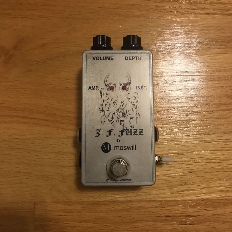 Triungulo Lab J.F. Fuzz (Mosrite Fuzzrite Clone) | Reverb Triungulo Lab J.F. Fuzz (Mosrite Fuzzrite Clone) | Reverb