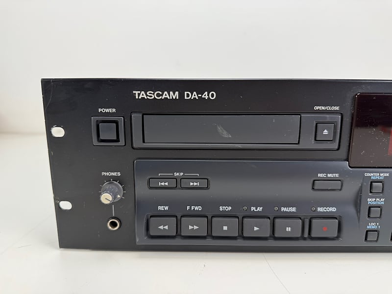 TASCAM タスカム プロ業務用高級DAT DA-40