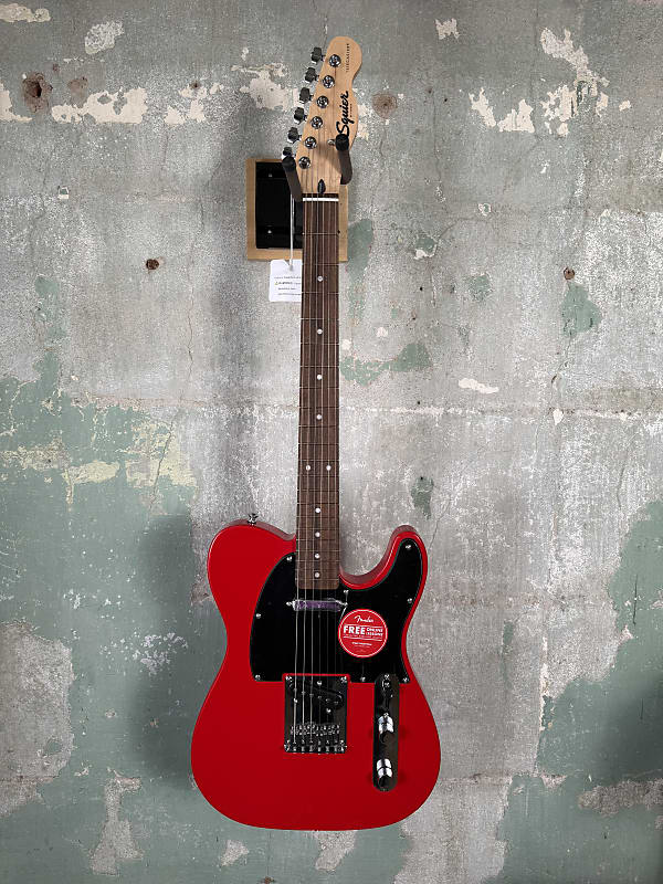 Squier Sonic Telecaste　by Fender　動作良好 Amazon.com: Fender Squier Sonic Telecaster - Black Bundle