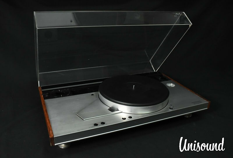 Luxman PD555 Belt Drive Turntable in Excellent Condition [Japanese Vintage!]