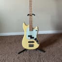 Fender Offset Series Mustang Bass PJ with Maple Fretboard 2019 Canary Yellow