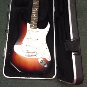Fender American Standard Stratocaster With Hardshell Case 2013 3 Tone Sunburst image 7