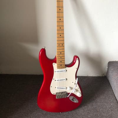 Fender Highway One Stratocaster 2002 Crimson Red Transparent image 1