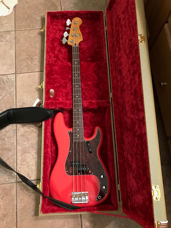 Squier precision deals bass fiesta red