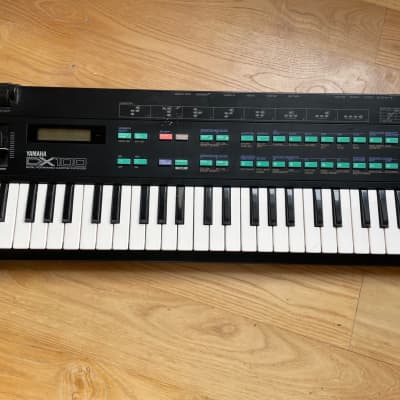 Yamaha DX100 Programmable Algorithm Synthesizer 1985 - Black