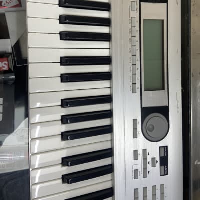 Korg Triton LE 61-Key 62-Voice Polyphonic Workstation 2000 - 2002 - Silver image 5
