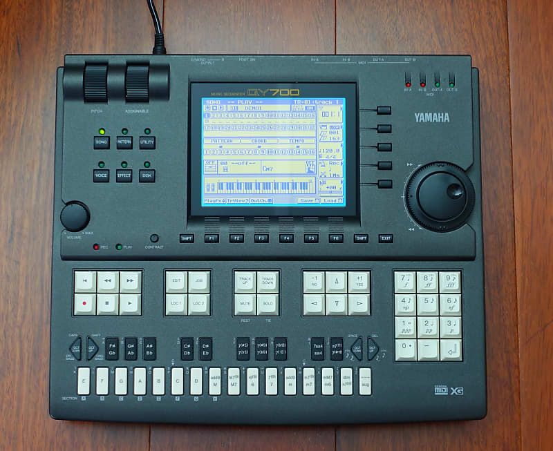 Yamaha QY700 Digital Synthesizer + Workstation Sequencer Reverb