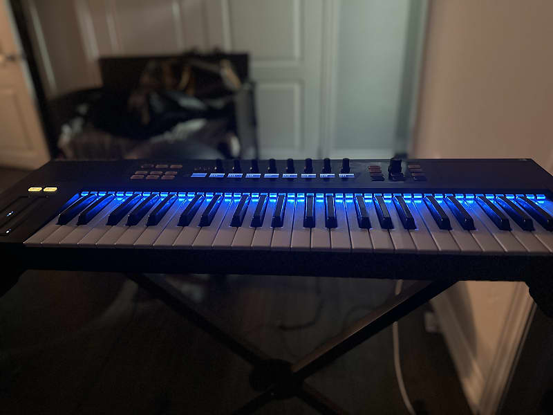 Native Instruments Komplete Kontrol S49 Keyboard Controller