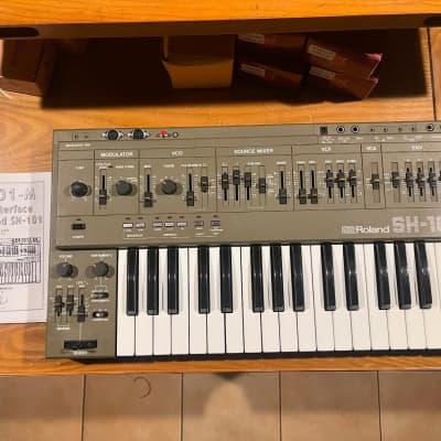 Roland SH-101 Synthesizer With SH101-M: MIDI Interface(CHD)