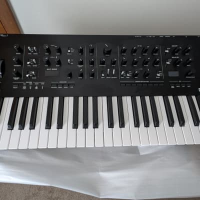 Korg Prologue 8 Polyphonic 49-Key 8-Voice Analog Synthesizer