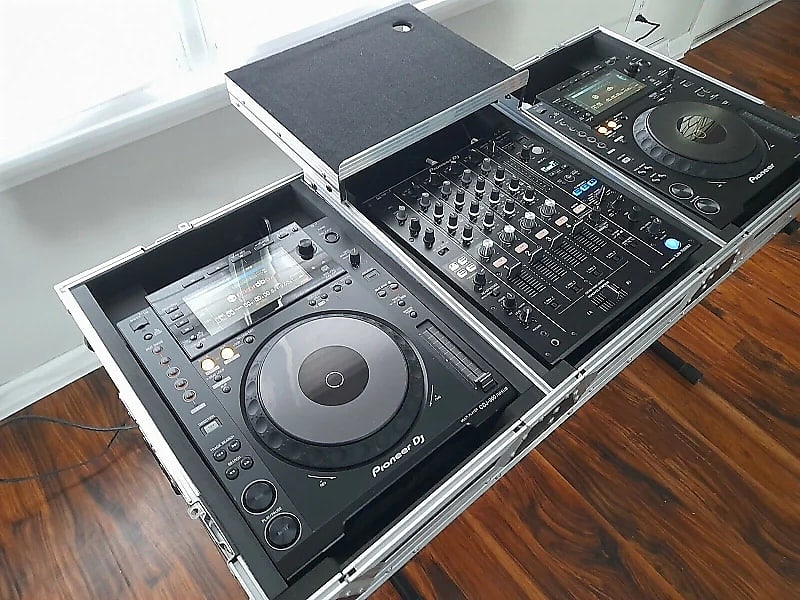 Pioneer DJM-750 MK2, 4 Channel Professional DJ Mixer and 2 CDJ 900 image 1
