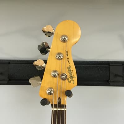 Squier Classic Vibe ‘60s Jazz Bass Fretless 3 Tone Sunburst Refurb image 5
