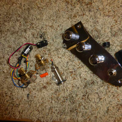 Bass guitar parts - Redeemer circuits - pickups - controls image 2