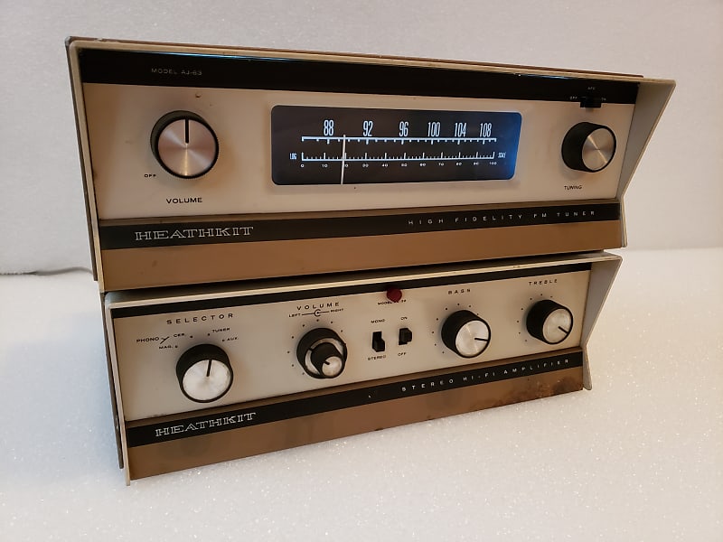 Stunning atomic outlet age radio tuner Heathkit