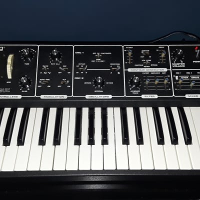 Moog Rogue Vintage Synthesizer Keyboard w/ Moog Gig Bag