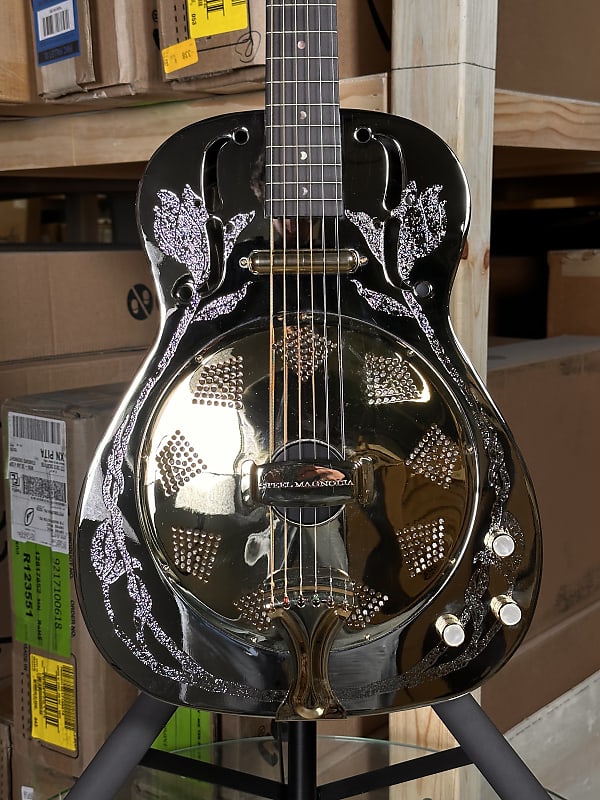 Luna steel store magnolia resonator