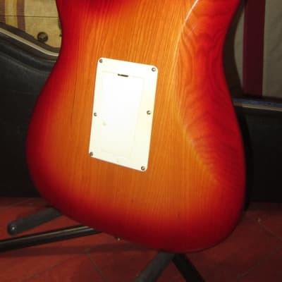 Pre-Owned 2005 American Deluxe Stratocaster Sienna Sunburst w/ Original Case image 5