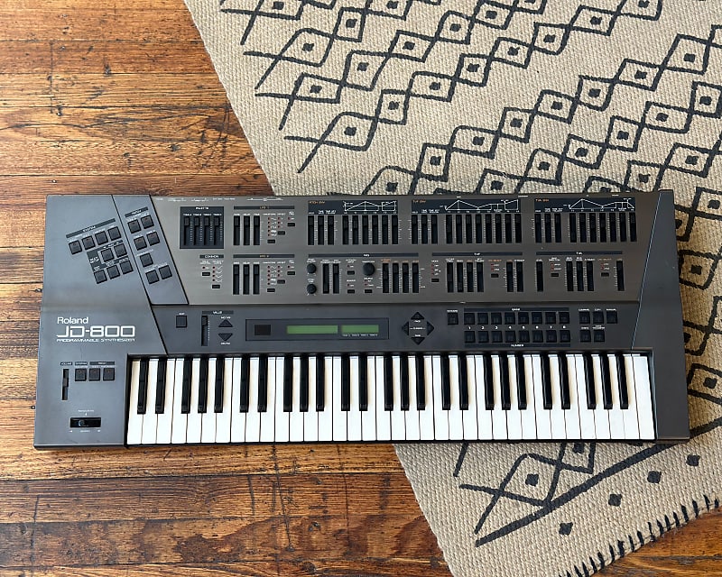 Roland JD-800 Programmable Synthesizer