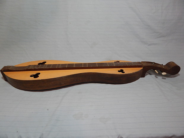マウンテンダルシマー　mountain dulcimar made in ＵＳＡ Mountain Dulcimer, 4 String Turn Scroll F-Hole Walnut Nickle