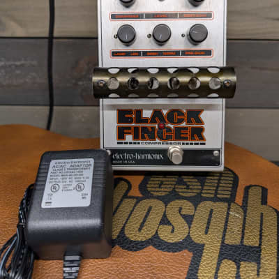 Electro-Harmonix Black Finger - Pedal on ModularGrid