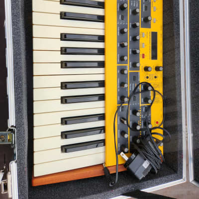 Dave Smith Instruments Mopho 32-Key Monophonic Synthesizer w Anvil Case After Touch