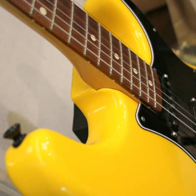 Fender USA Body/Mexico Neck Stratocaster 2018 - Yellow image 5