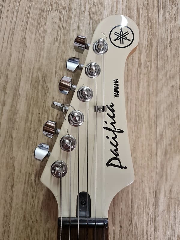 Yamaha Pacifica PAC112VCX in White | Reverb