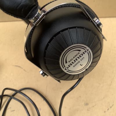 Grundig GDHS 221 vintage Headphones / super cool funky design / with original case image 9