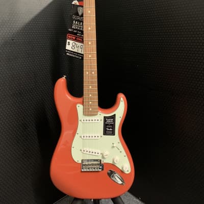 Fender Player Stratocaster - Fiesta Red with Pau Ferro Fingerboard 2021-2022 - Fiesta Red image 1