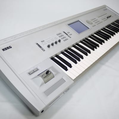KORG Triton 61 image 3