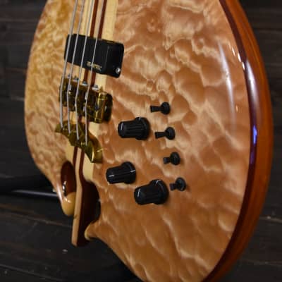 Alembic Custom Stinger Omega lined fretless Bass guitar w LED's 5A Quilted Maple image 17