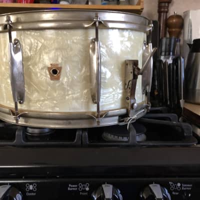 W.F.L. Ludwig  zephur  snare drum may be 1937  Has a  Badge 1937 lyre badge ? White Marine Pearl image 7