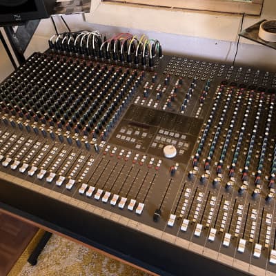 SOUNDCRAFT VENUE 24/8/2 - Mixer analogico 24 canali - 8 sub - | Reverb