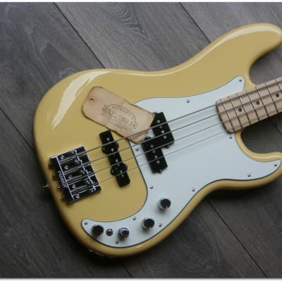 Fender "Limited Edition Precision Bass in Buttercream" GIGBAG imagen 4