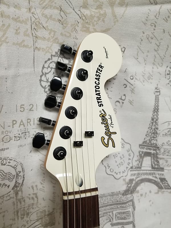 Squier Standard Series Stratocaster 2002 White Matching