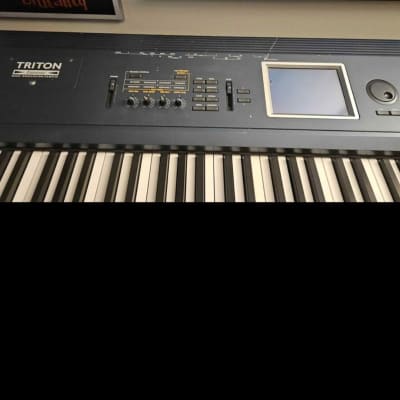 Korg Triton Extreme 88-Key 120-Voice Polyphonic Workstation 2005 - 2009 - Black