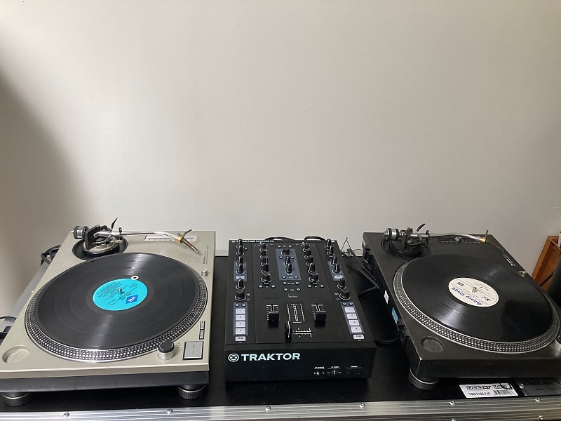 Full Dj Setup Pair (2 x) Technics SL-1200 MK2 + Traktor Z2