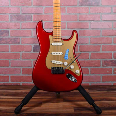 Fender American Deluxe Stratocaster V-Neck 50th Anniversary with Maple Fretboard Candy Apple Red 2004 wOHSC image 4